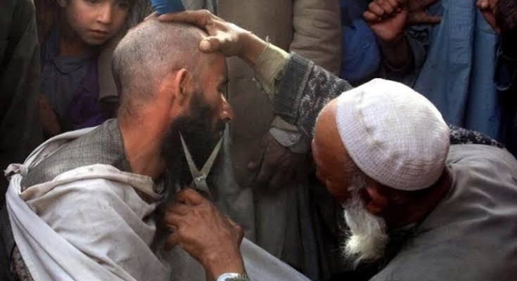 احضار و صدور اخطاریه به سلمانی‌ها از سوی امر به‌معروف طالبان در غزنی ـ مجله‌ی اورال
